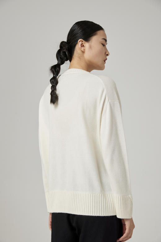 圆领手工绣花针织女套衫 SJF93W417N 商品图2