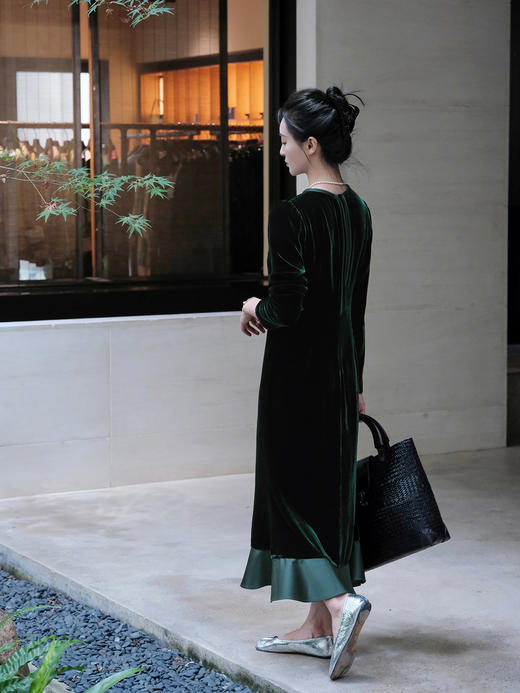 盛唐婧 |新中式丝绒鱼尾连衣裙-祖母绿 商品图4