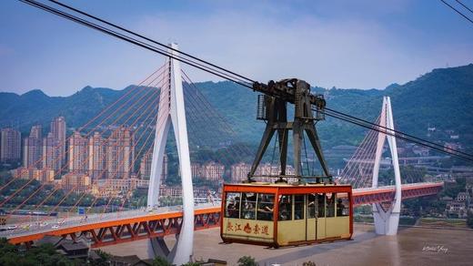 <重庆+成都双城联游6天>长江索道、长江轮渡、解放碑、洪崖洞、磁器口、渣滓洞、白公馆、轻轨穿楼、 成都大熊猫、三星堆、锦里、太古里、宽窄巷子、抚琴夜市 商品图0