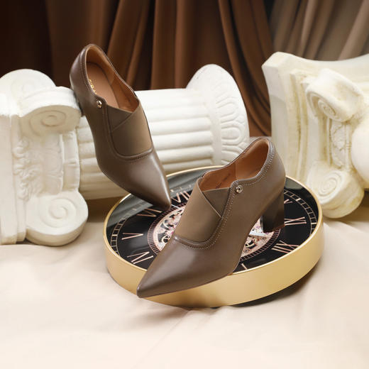 千百度粗高跟法式深口单鞋女秋冬通勤尖头高跟鞋真皮尖头A24471642 商品图1