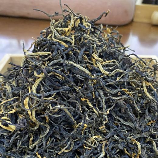 【云南野放古树滇红茶】茶汤明黄透亮，花果香，蜜糖香，甜滑。 商品图1