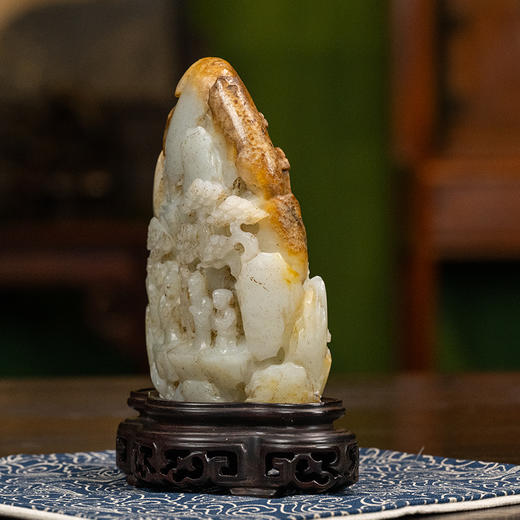 清 玉雕山水人物山子摆件（红木座） 商品图1