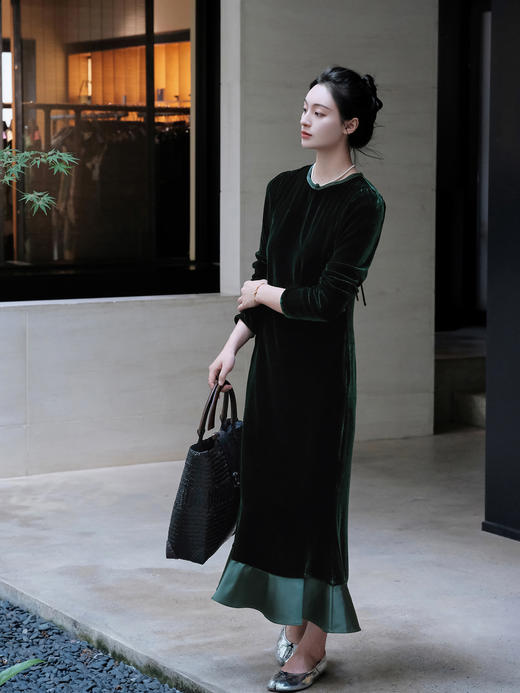 盛唐婧 |新中式丝绒鱼尾连衣裙-祖母绿 商品图3