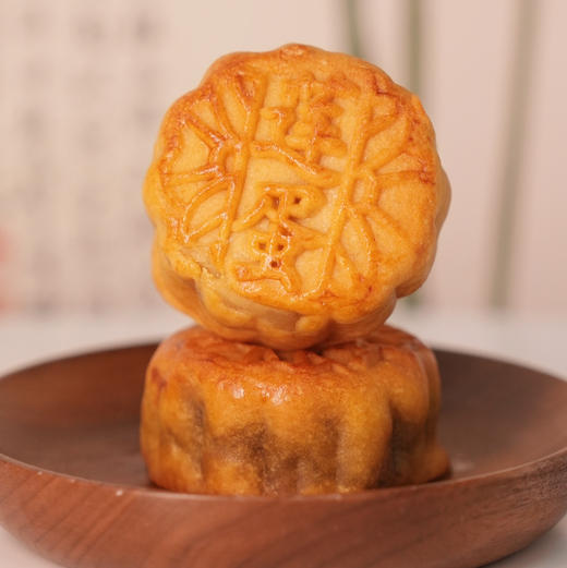 湖南电视台推荐——长沙排队4小时🏆新巢朋派·糖醇莲蓉蛋黄手工月饼，让你吃上真正好吃的月饼❗️❗️糖醇替代砂糖，更低糖低油，更健康✅纯手工制作，下单现做现发‼️ 商品图3