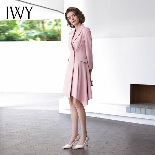 IWY/粉色职业裙干练收腰通勤设计感连衣裙春季新款小香风裙子Q14310  商品图3