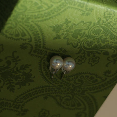 甄珠贝 淡水珍珠经典耳钉，人手一对的经典尺寸 7-8mm，珠光很亮很细腻，无暇级别（可能个别细微），正圆，纯银针镶嵌 商品图4