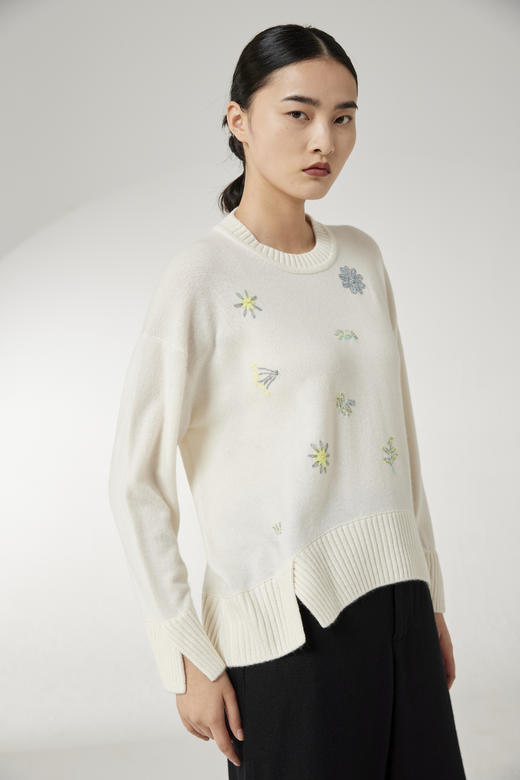 圆领手工绣花针织女套衫 SJF93W417N 商品图1