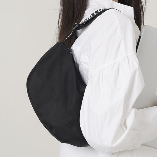 【趁早文创】趁早小硬壳骑行包多功能防泼溅斜挎单肩包出街通勤休闲小包 商品图3