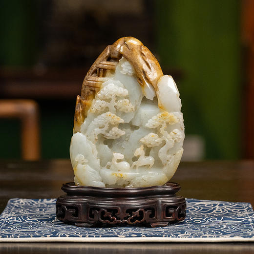 清 玉雕山水人物山子摆件（红木座） 商品图0