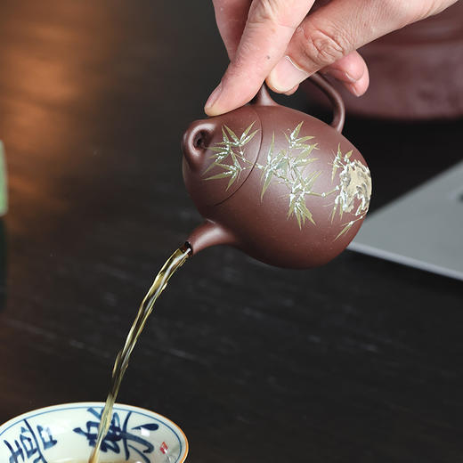 梵匠丨薄胎竹石高秦权 宜兴紫砂壶 150CC  紫泥 半手 彩绘 商品图4