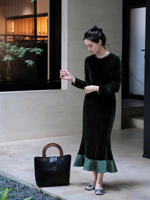 盛唐婧 |新中式丝绒鱼尾连衣裙-祖母绿 商品图5