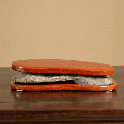 二十世纪 水坑大西洞端溪砚（红木盖底） 商品图0