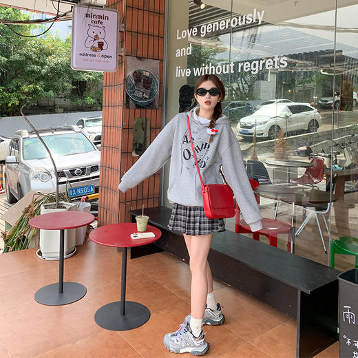 <曾小咸推荐>新品现货秒杀！卖完下架不再补 ！微信粉丝打折价！！美式高街灰色字母印花连帽卫衣 日常189.99 立减100 秒杀89.99！！ 商品图3