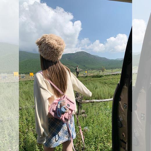 <曾小咸推荐>韩版休闲浅黄色字母刺绣圆领卫衣 商品图4