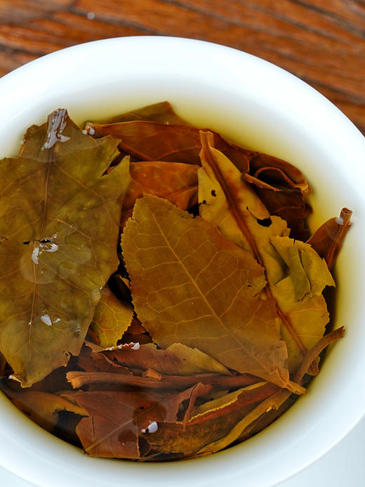 【冰岛古树白茶】2020年云南临沧冰岛白茶 4年陈花果香，357克/饼 5饼/提 拍5发6拍20发25 商品图7