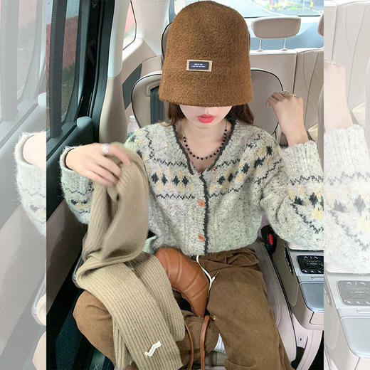 <曾小咸推荐>时尚百搭民族风灰杏色圆领毛衣开衫 商品图0