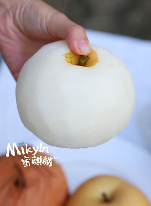 高颜值礼盒！【秋月梨王】吃一口，馋一年！自然生长 洁白清脆 细腻无渣 高甜水润 细腻宛如初秋水 肉白可比中秋月 咬着吃的“梨汁”~ 商品图9