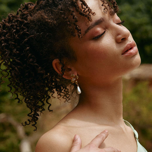 【佟丽娅同款】Garden of Eden 伊甸园系列 | 金丝四瓣花贝珠耳环 商品图4