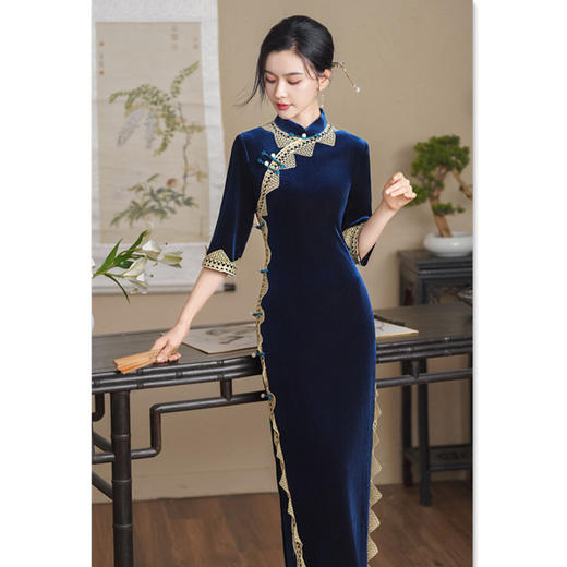 2024秋季新款复古国风中老年走秀纯色丝绒花边长款七分袖旗袍SYK907905 商品图3