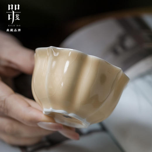 问鼎器度汝窑宝相杯 商品图4