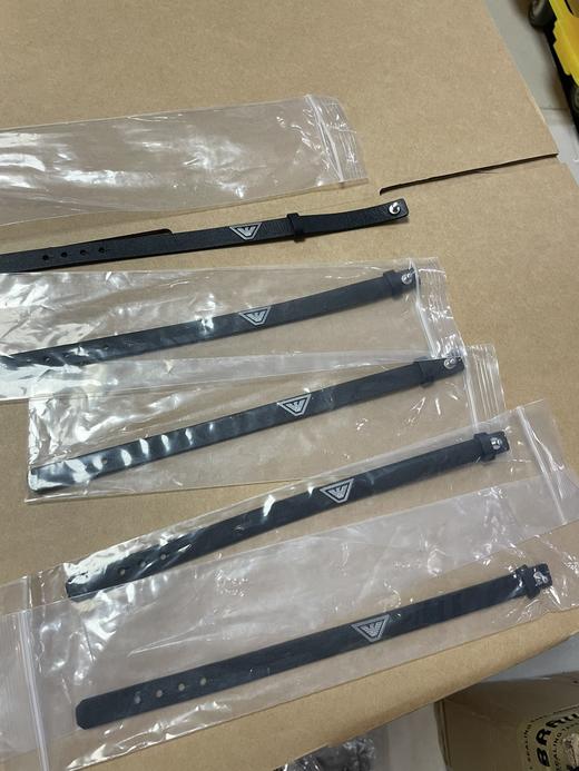 就三条，自留一条！新品 EMPORIO ARMANI 简约牛皮 不锈钢品牌鹰标手环 商品图5