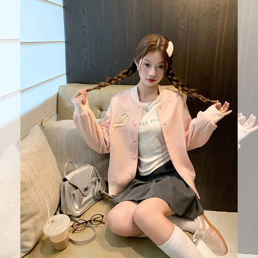 <曾小咸推荐>学院风浅粉色短款棒球外套 日常229.99 立减90 秒杀139.99！！ 商品图4