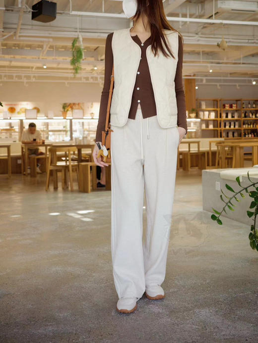 【🔥 品牌清仓2️⃣9️⃣.9️⃣】男女同款的双层绵羊毛马甲，✅面料是100%锦纶，中间层100%绵羊毛➕充气绒里层1拿到手整体质感摸着真的非常不错，男女同款。 商品图3