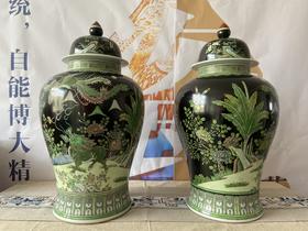 黑地素三彩将军罐