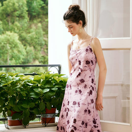 
OLrain欧芮儿法式吊带连衣裙女秋季2024年新款收腰显瘦无袖裙子 商品图2