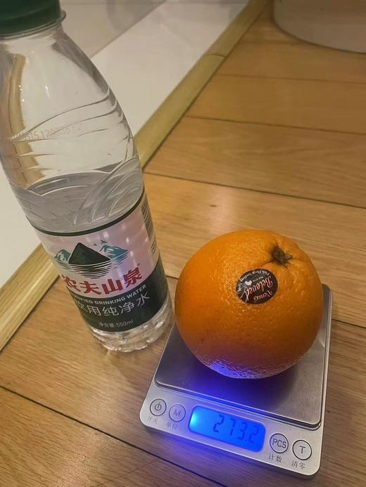 Cara Cara粉橙 ，产自于南澳大利亚墨累河流域，沐浴在纯净阳光与清新空气中的脐橙，昼夜温差大，自然生长。得天独厚的地理位置赋予它浓郁的香甜，果肉饱满多汁，一口尽享大自然的馈赠。10斤/箱 商品图3