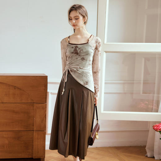 
OLrain欧芮儿法式杏色长袖T恤女秋季2024年新款法式气质显瘦上衣 商品图3