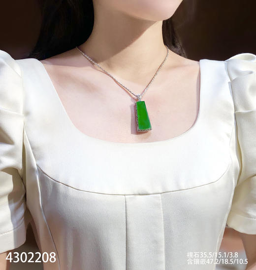 老坑艳绿无事牌吊坠。  99999【4302208】 商品图4