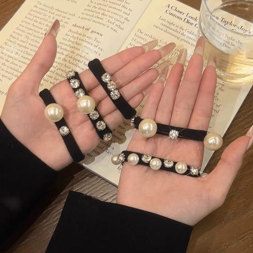 【家居百货】【 千金韩系贝珠发圈5件套 】举手投足都是优雅 戴上这个发圈气质优雅又知性 还带有一些可爱俏皮  尤物是你呀 一个小发饰可以提升整体品味 商品图6