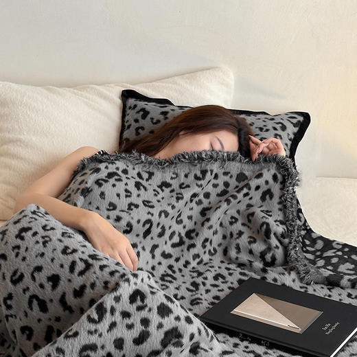 自然醒貂绒毛毯都市系列高级感毛毯轻奢卧室沙发盖毯秋冬保暖办公午睡加厚毯子MT 商品图9