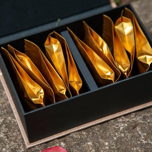 葳盛茶业2015年样样好勐海古树春尖普洱茶生茶80克 商品图1