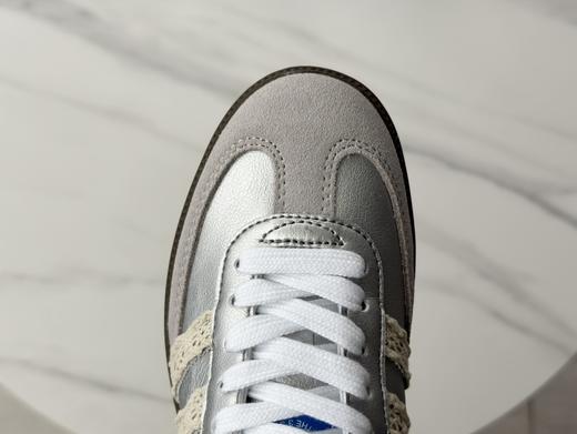 谁能拒绝公主风呢！Adidas originalsSamba OG 莓刻银雾公主芭蕾风低帮板鞋 复古德训太美了！设计感满满 上脚超显瘦 走路不累脚，搭配小裙子 牛仔裤都ok 清爽感十足 商品图4