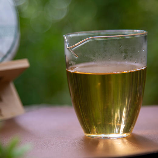 葳盛茶业2015年样样好勐海古树春尖普洱茶生茶80克 商品图3