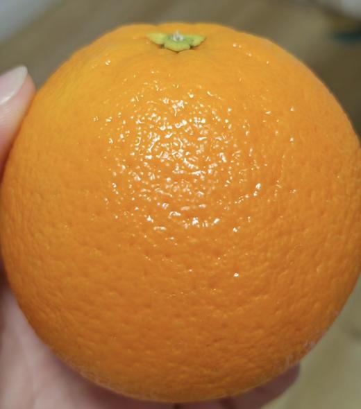 澳洲Cara  Cara粉橙，稀有品种，不容错过！得天独厚的地理位置，严苛的种植条件，赋予它酸甜清爽口感，一口就是大自然的味道！粉色果肉，颜值爆表！吃的就是开心！限量体验装，2斤/袋 商品图2