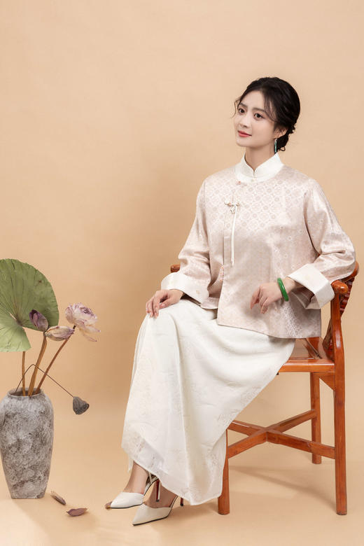 荷言GL 露似真珠 新中式织锦外套粉色上衣马褂蜻蜓盘扣少女感 商品图2