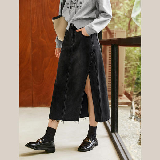 
OLrain欧芮儿黑色牛仔半身裙女早秋2024新款复古高腰直筒开衩半裙 商品图4