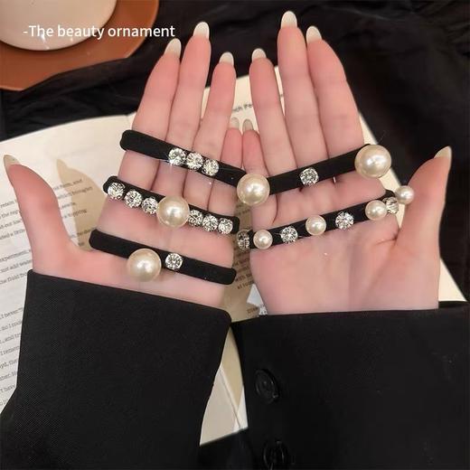 【家居百货】【 千金韩系贝珠发圈5件套 】举手投足都是优雅 戴上这个发圈气质优雅又知性 还带有一些可爱俏皮  尤物是你呀 一个小发饰可以提升整体品味 商品图4