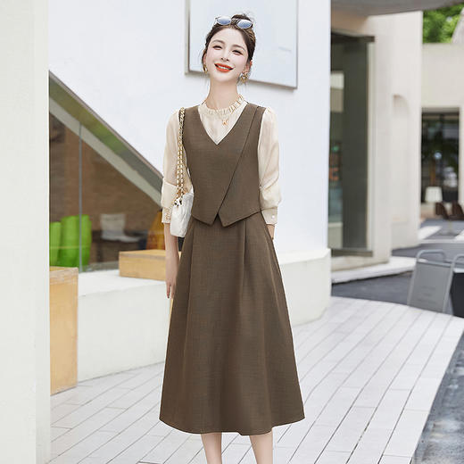 2024秋季新款圆领小个子减龄显长裙时尚拼接假两件连衣裙HR- HANYUSHE2366 商品图2