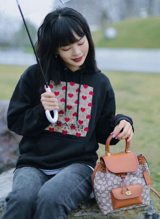 新增老花开衫、短款毛衣~🧨coa*ch热门爆款上线🔥贸易公司渠道❗️超级低价拼手速抢！【27款蔻驰情侣卫衣合集】古力娜扎同款！原价都是1-3k的售价！今天全部换季福利秒❗️ 商品图5