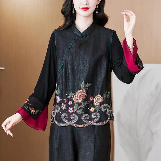 KQL422H2393 国风复古重工刺绣马甲女秋季新款人丝香云纱中式立领背心女 商品图0