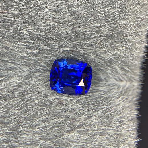 1.05克拉蓝宝石裸石 商品图2