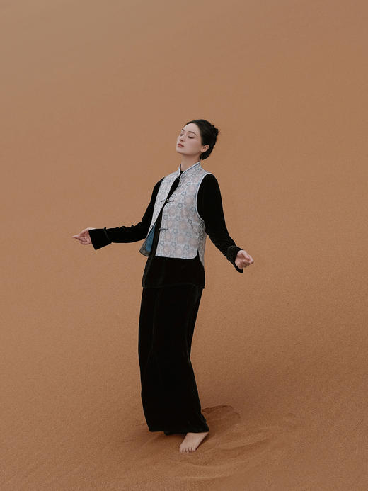 盛唐婧 |真丝宋锦回纹团花对襟马甲 商品图0