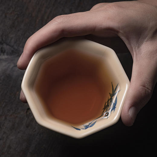 问鼎器度汝窑鹅黄青花八方杯（仙鹤戏红梅）八方杯(写意兰花草)八方杯（竹子）八方杯（兰竹图）（缺货） 商品图2