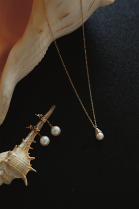 远看像水滴形的项链