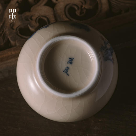 问鼎器度汝窑鹅黄青花容华杯（松鹤延年） 商品图3