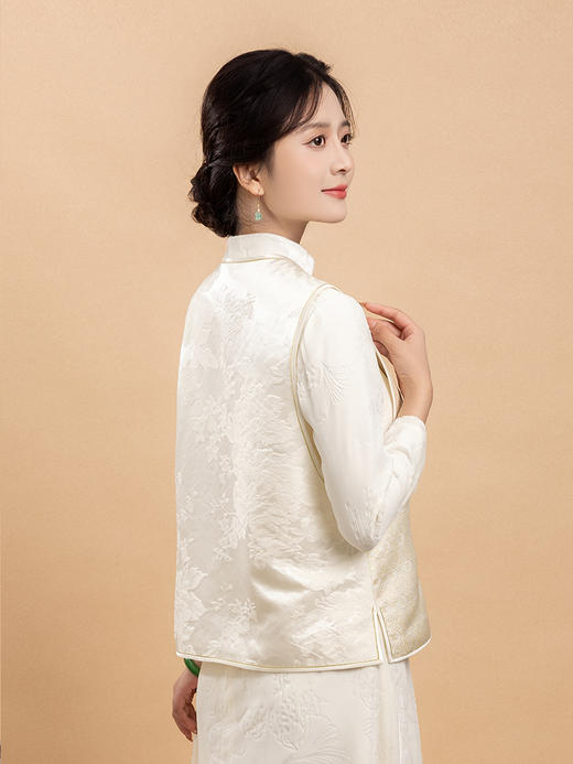 荷言HEYEN 荻花秋色 织金宋锦丝毛拼接琵琶襟刺绣新中式一字扣马甲高级定制 商品图1